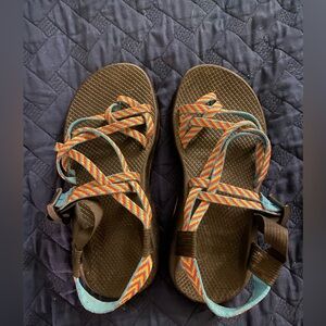 Women’s rainbow Chacos! Great condition! Women’s size 9